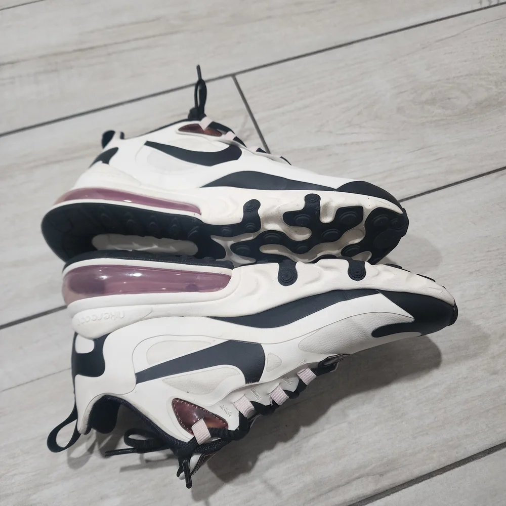 Nike Air‎ Max 270 React  - Black and White